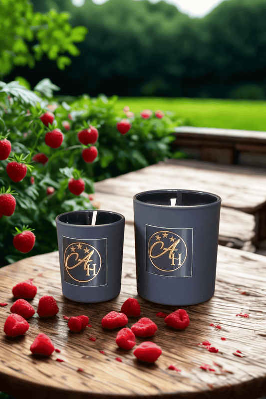 Bougie Elegance parfum Fruits rouges - pot en verre noir au design minimaliste