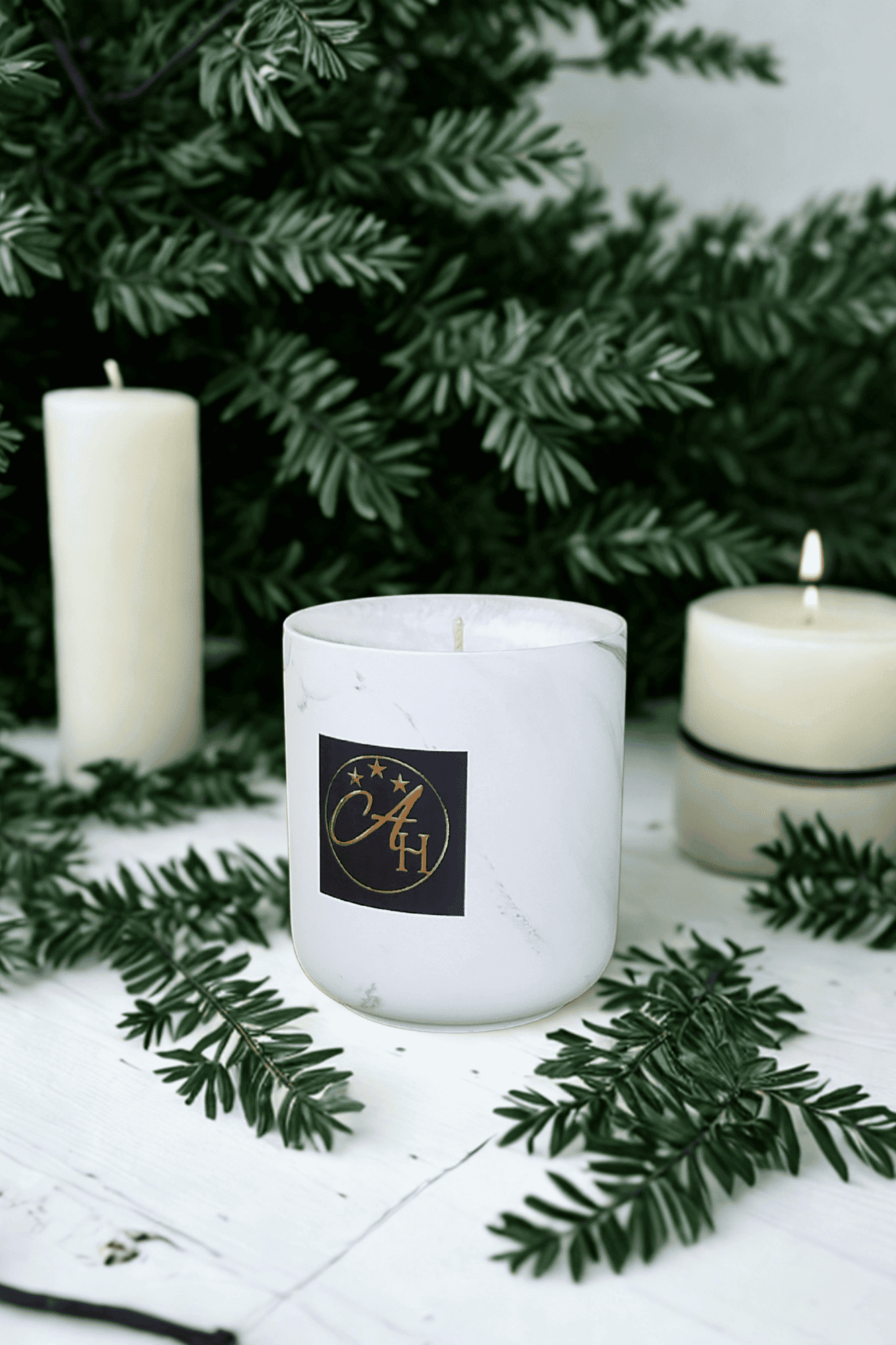 Bougie Prestige ambiance boisée - pot en marbre 300ml au design épuré