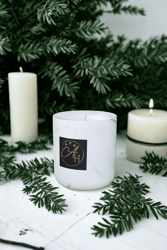 Bougie Prestige ambiance boisée - pot en marbre 300ml au design épuré